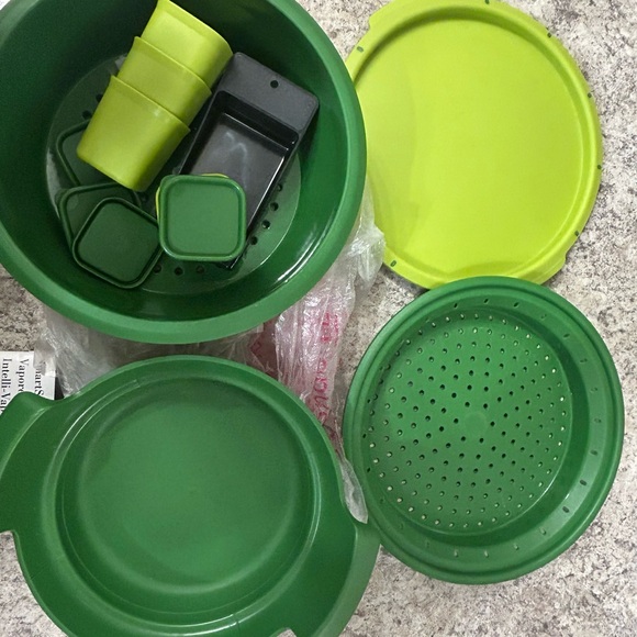 Tupperware Microwave steamer - Picture 4 of 6